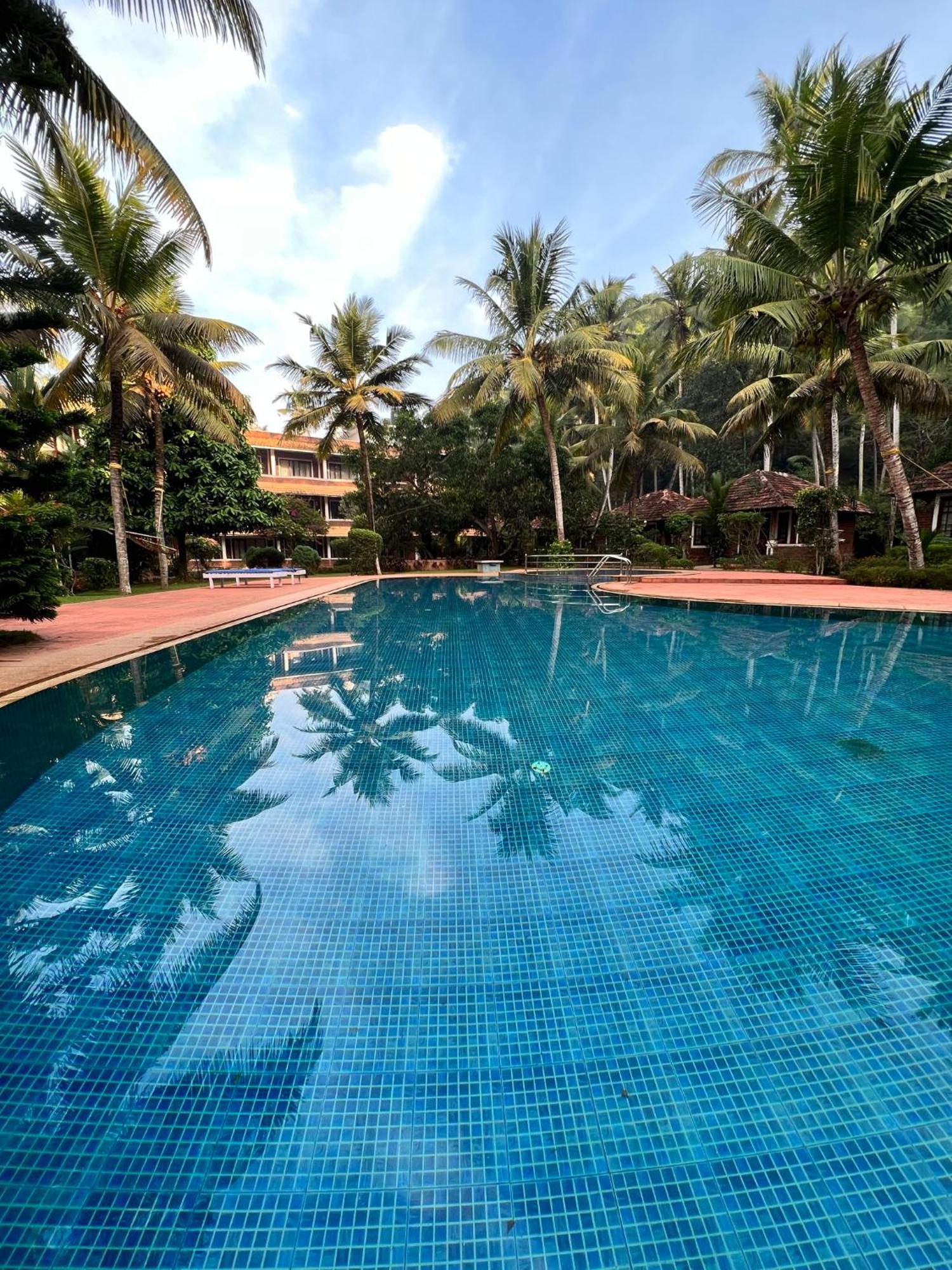 Abad Harmonia Ayurvedic Beach Resort Kovalam Exterior photo